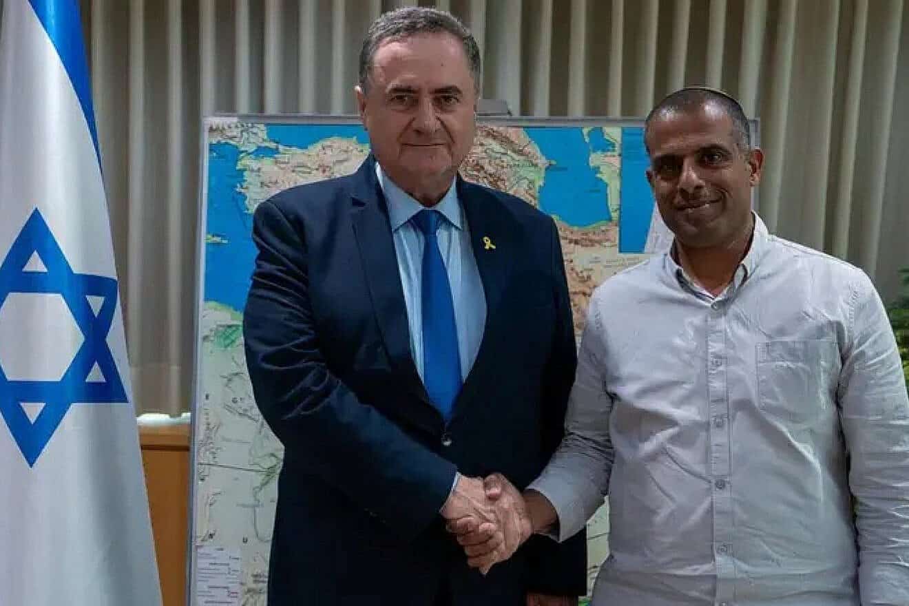 Israel Katz and Israel Defense Forces Colonel (res.) Avichai Tanami, June 3, 2025. Photo by Ariel Hermoni/Defense Ministry.
