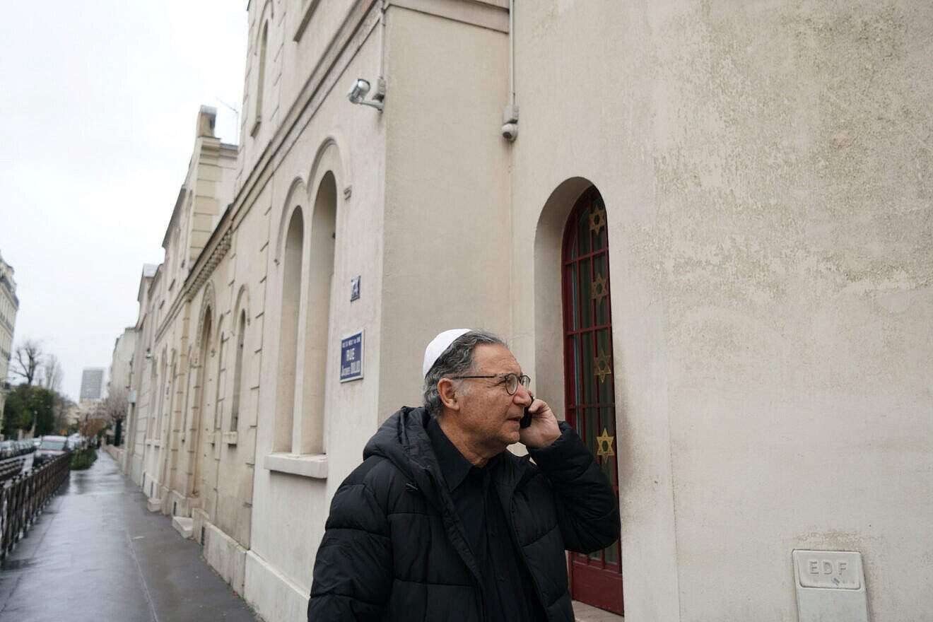 A Jewish man outside the synagogue of Neuilly-sur-Seine, west of Paris, on Dec. 11, 2017. Photo by Canaan Lidor.
