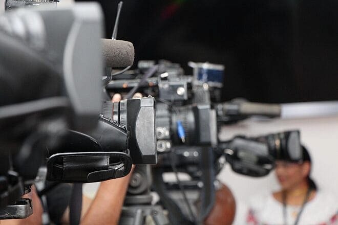 News camera. Credit: David Aguirre/Pixabay.