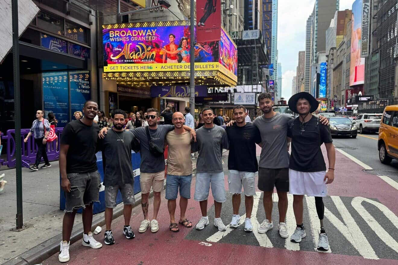 Israeli Defense Forces soldiers who are recovering from injuries take part in a Belev Echad trip to New York. Credit: Courtesy.