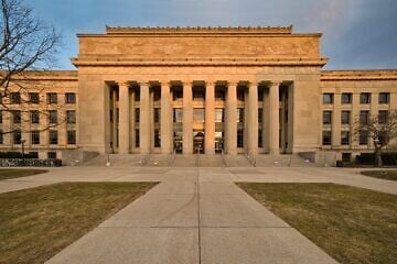 Angell Hall on the University of Michigan campus in Ann Arbor, Mich. Credit: Chris Rycroft/Flickr via Wikimedia Commons.
