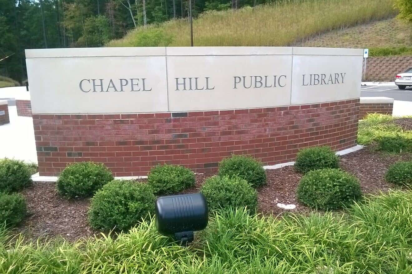 Chapel Hill Public Library in North Carolina. Credit: BDFD via Wikimedia Commons.