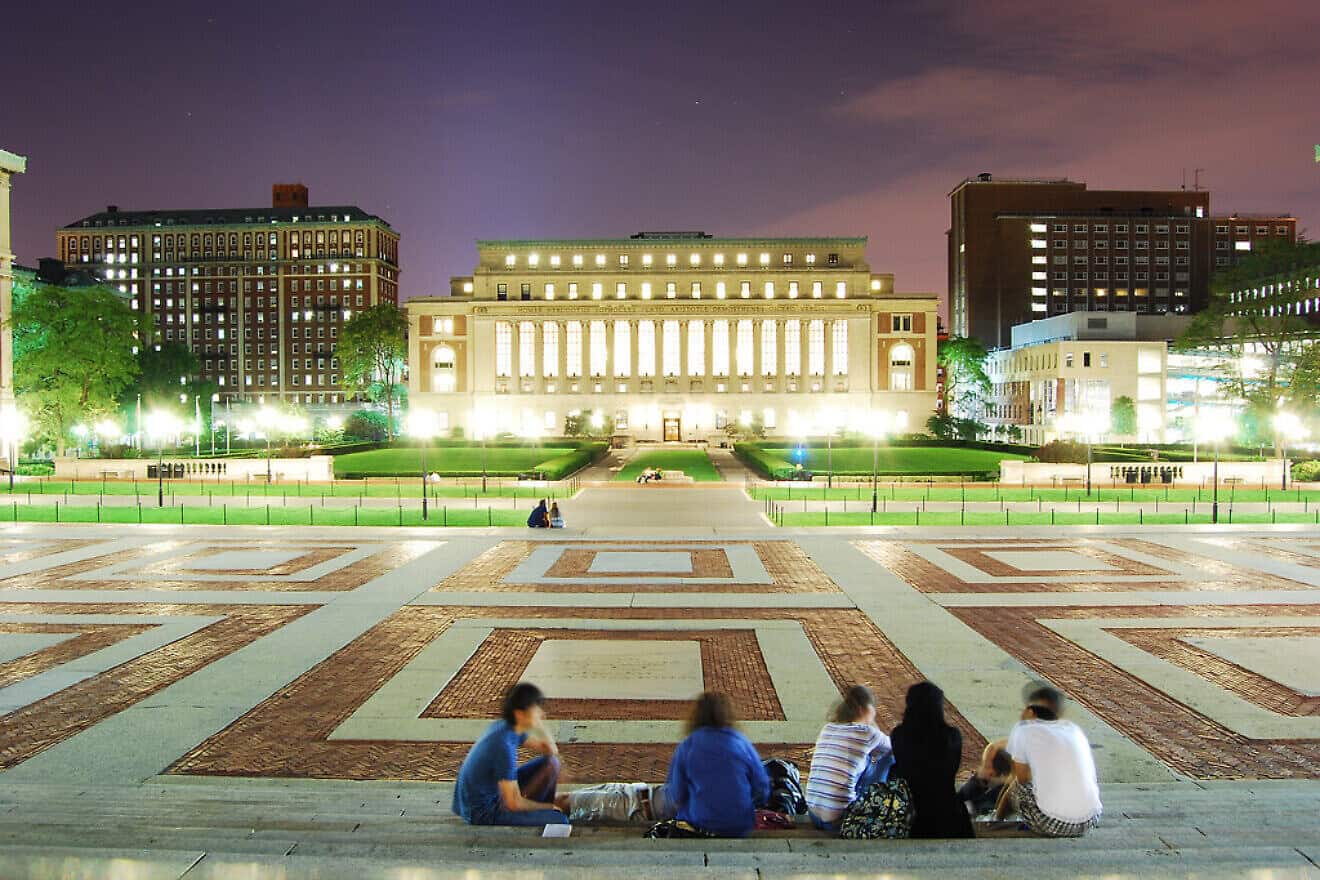 College students at Columbia University in New York City. Credit: 	Beraldoleal via Wikimedia Commons.