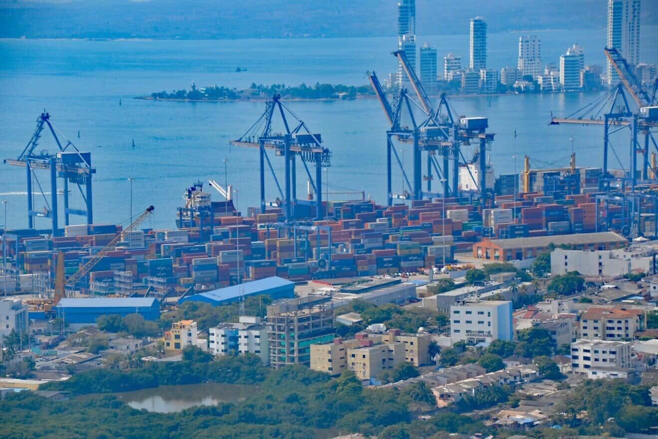 Container ship loading port in Cartagena, Colombia, on Jan. 22, 2016. Credit: Joe Ross via Wikimedia Commons.