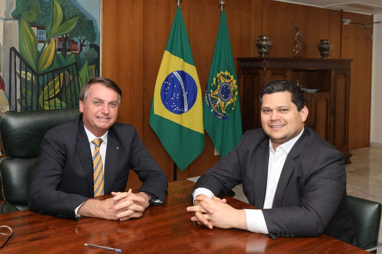 Davi Alcolumbre, right, meets with Jair Bolsonaro in Brasilia, Brazil on Nov. 19, 2020. Photo by Marcos Corrêa/PR/Palácio do Planalto.
