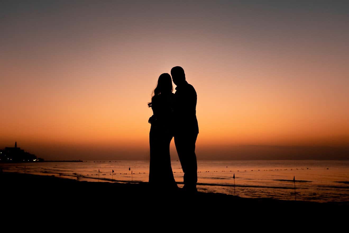 Illustration of a couple by the beach in Tel Aviv, on Dec. 11, 2019. Photo by Mila Aviv/Flash90.