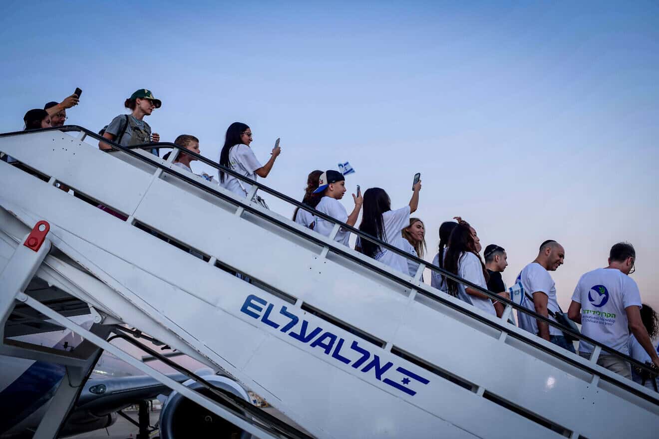 New immigrants from France arrive on a special "Aliyah flight" at the Ben-Gurion International Airport in Israel on Aug. 1, 2024. Photo by Tomer Neuberg/Flash90.