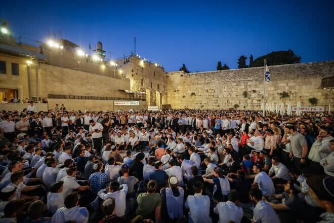 Jews gather at the Western Wall in Jerusalem at the end of Tisha B'Av fast, Aug. 13, 2024. Photo by Chaim Goldberg/Flash90.
