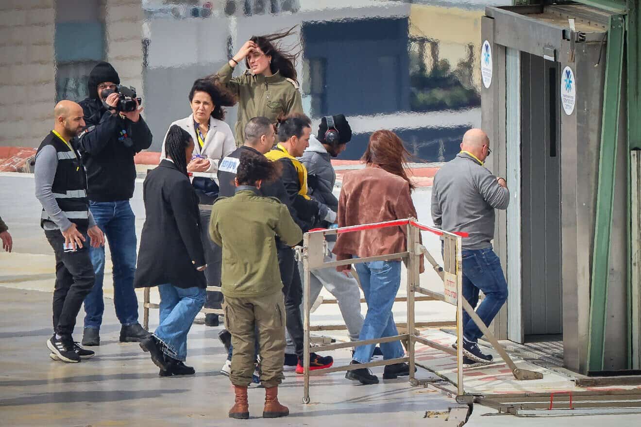 An Israel Defense Forces helicopter carrying released hostage Avera Mengistu arrives at Tel Aviv Sourasky Medical Center's Ichilov Hospital, Feb. 22, 2025. Photo by Yossi Zamir/Flash90.