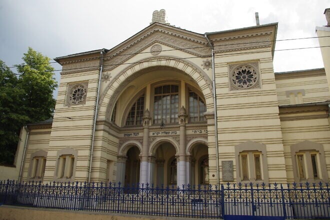 The Choral Synagogue of Vilnius, Lithuania, June 8, 2013. Credit: Olevy via Wikimedia Commons.