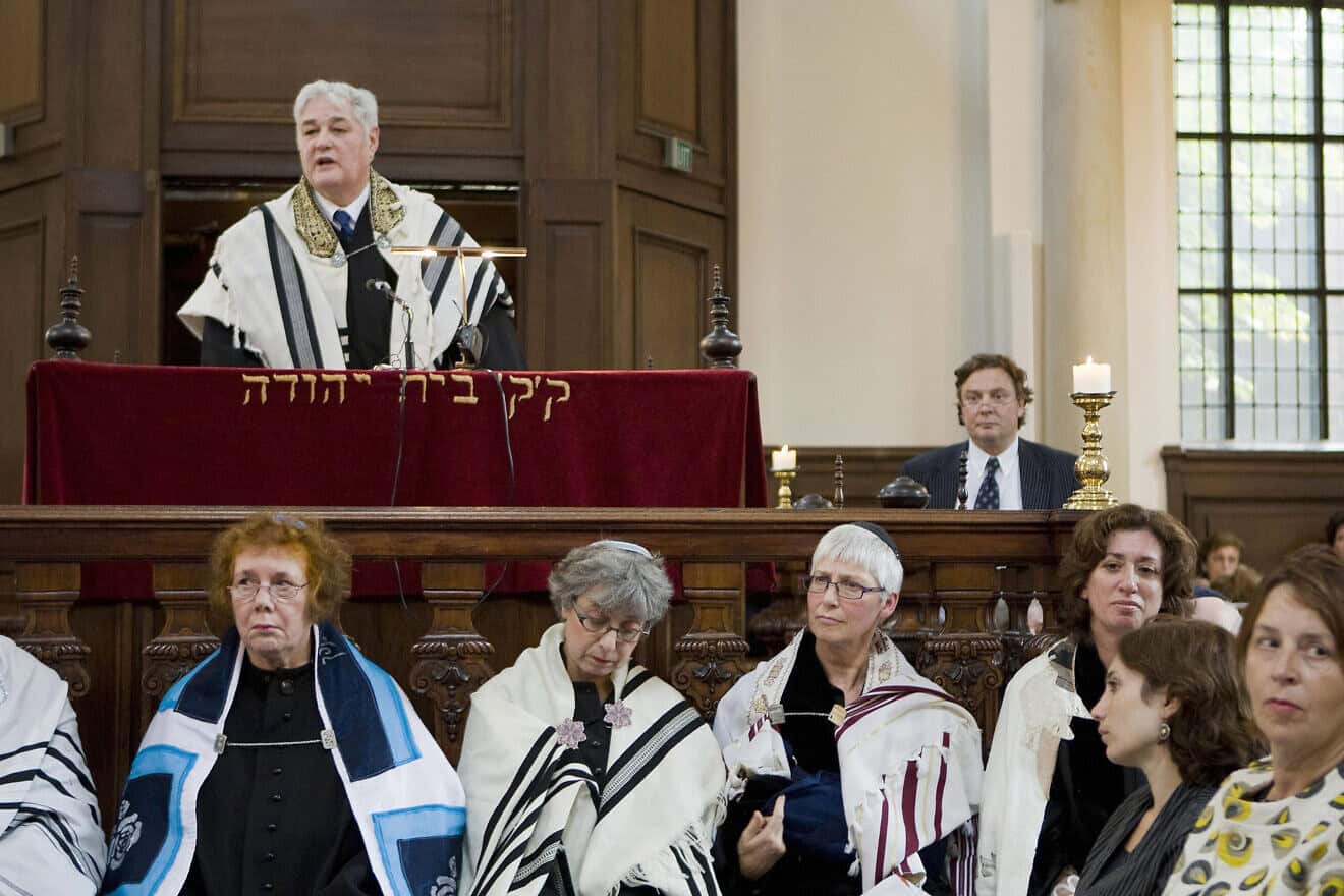 Rabbi David Lilienthal delivers remarks at the Reform Jewish community's synagogue in The Hague, Aug. 27, 2008. Photo by Ed Oudenaarden/AFP via Getty Images.