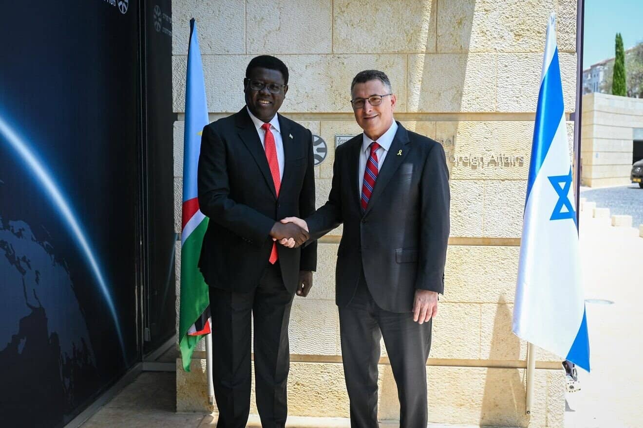 Israeli Foreign Minister Gideon Sa’ar hosted on July 29, 2025, the foreign minister of South Sudan, Monday Semaya Kumba in Jerusalem. Credit: Israeli Foreign Ministry.
