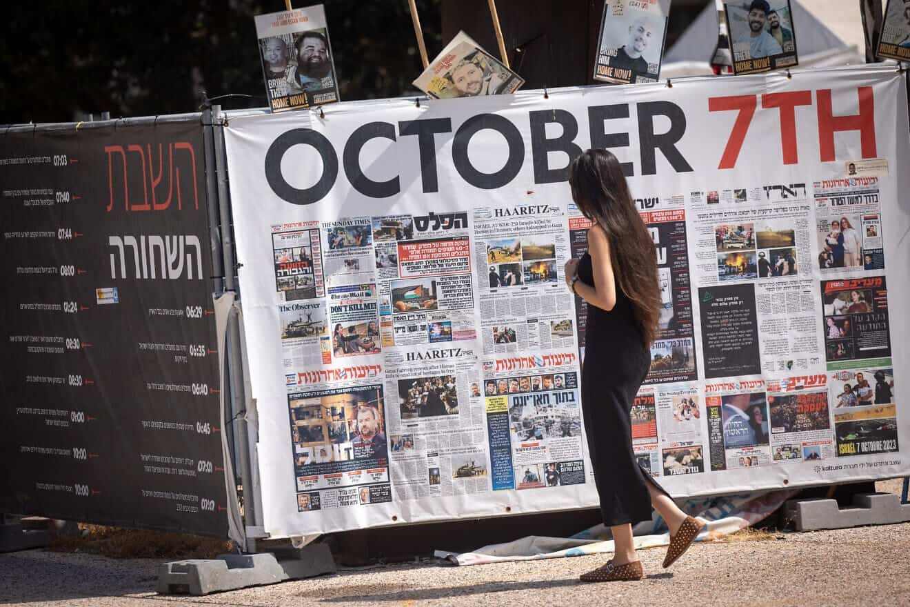 A visitor at Hostages Square, outside of the Tel Aviv Museum of Art, July 30, 2025. Photo by Miriam Alster/Flash90.