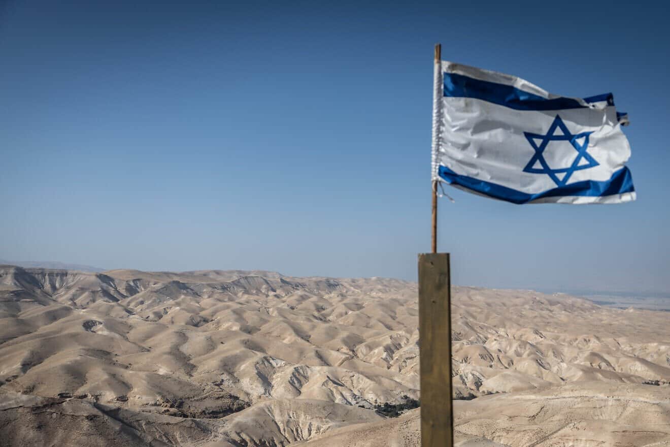 The Israeli flag with the Judean Desert, May 22, 2025. Photo by Chaim Goldberg/Flash90.
