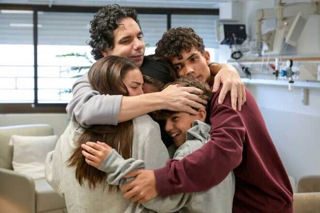 Ofer Kalderon reunites with his children Rotem, Gaya, Erez and Sahar on Feb. 1, 2025. Erez and Sahar, who were also abducted on Oct. 7, 2023, were released in November 2023. Photo by Maayan Toaf/GPO.