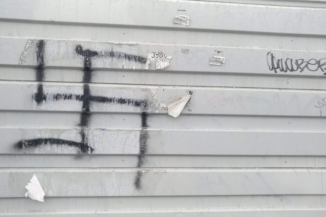 A swastika spray-painted on noise barriers in Tyumen, Russia, April 10, 2024. Credit: RG72 via Wikimedia Commons.