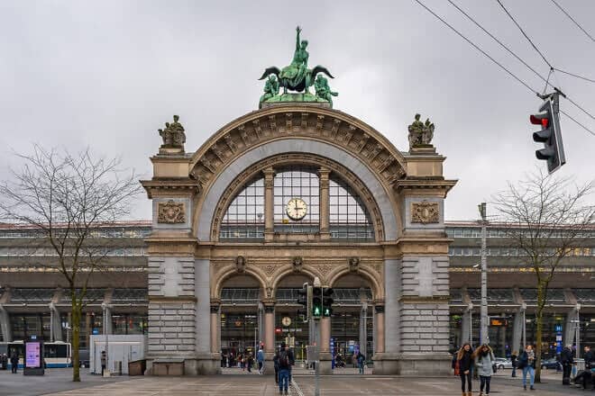 The railway station square and reception building in Lucerne, Switzerland, Jan. 7, 2019. Photo by Petar Marjanovic via Wikimedia Commons.
