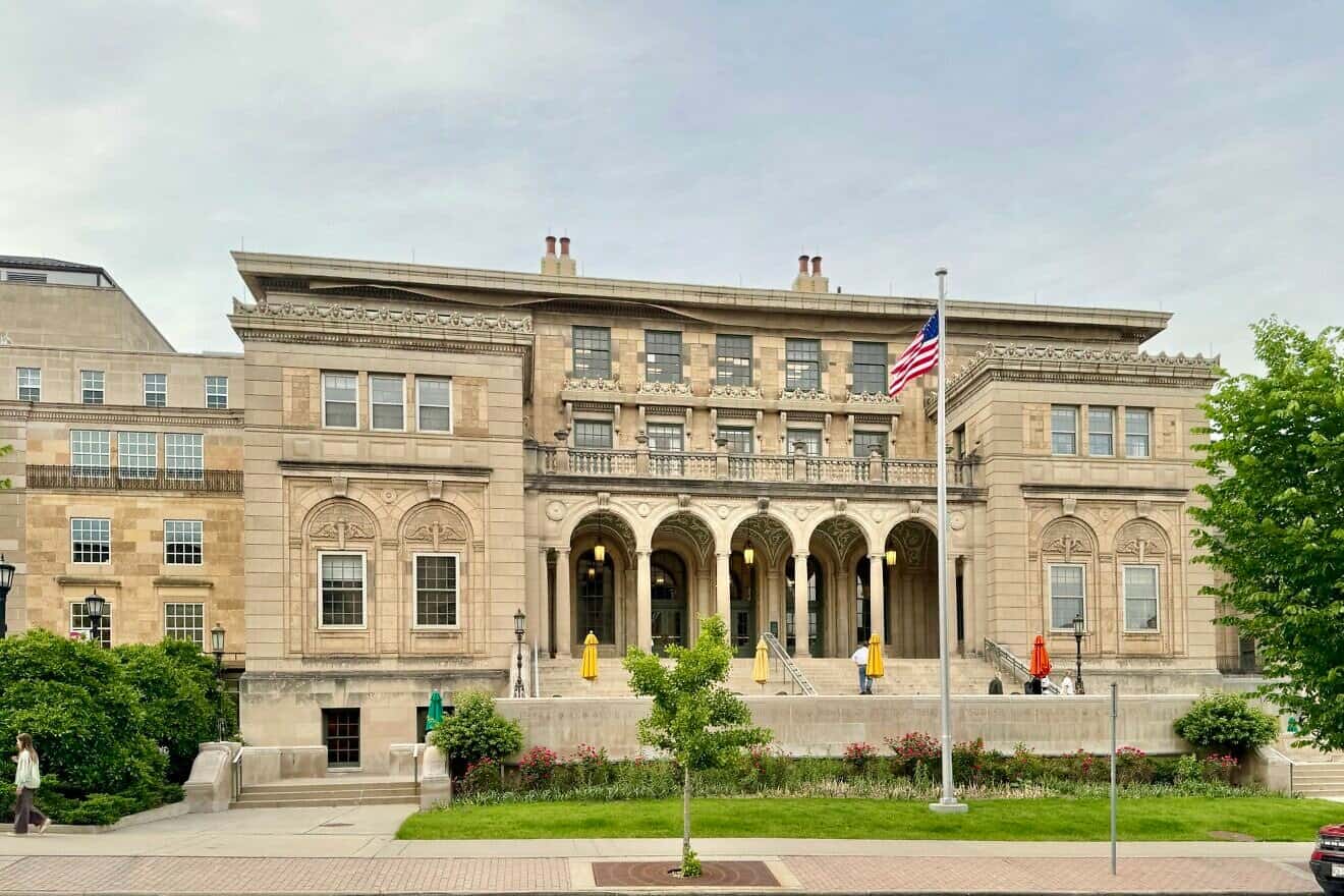 Memorial Union at the University of Wisconsin-Madison, in Madison, Wis. Credit: w_lemay via Wikimedia Commons.