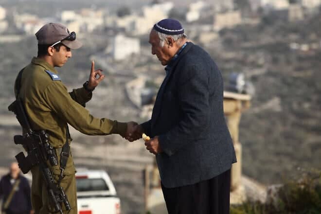 Moshe Zar speaks with an IDF lieutenant at Ramat Gilad in Samaria, Dec. 14, 2011. Photo by Kobi Gideon/Flash90.