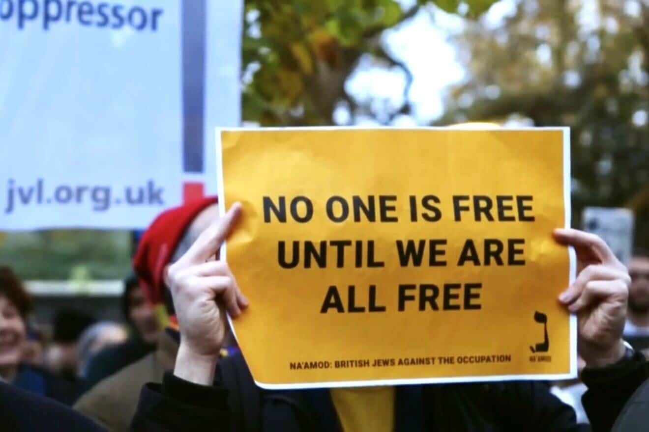 Na'amod: British Jews Against the Occupation at a protest in November 2023. Credit: ReelNews via Wikimedia Commons.