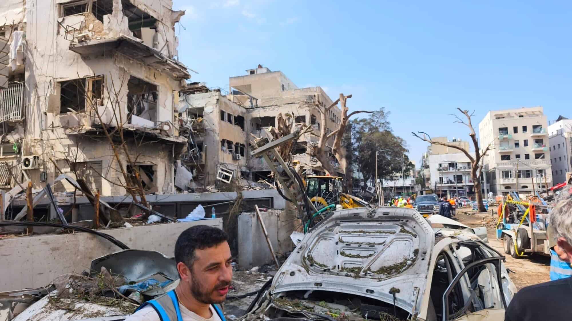 Pinsker Street in Tel Aviv after an Iranian ballistic missile hit overnight, June 16, 2025. Credit: Valery.