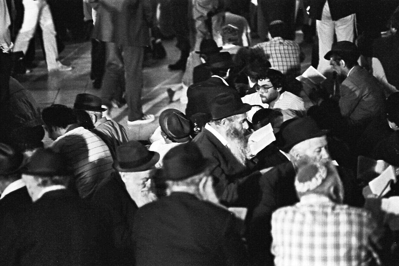 Reading “kinnot” (“elegies”) on Tisha B'Av, the ninth day of the Jewish month of Av, at the Western Wall in Jerusalem, between 1977 and 1981. Credit: Saimi Gluck/Israel Pikiwiki Project via Wikimedia Commons.