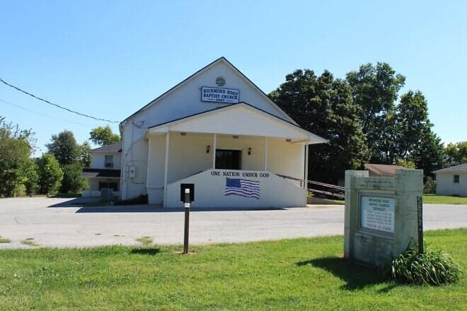 Richmond Road Baptist Church at 5897 Old Richmond Road in Lexington, Ky., in 2011. Credit: Dwight Burdette via Wikimedia Commons.