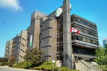 Toronto District School Board Education Centre, the head office of the Toronto District School Board in North York, Ontario, Canada. Credit: PFHLai via Wikimedia Commons.