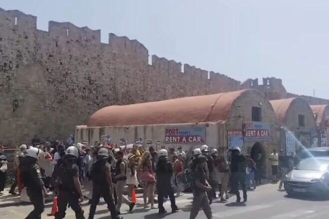 Anti-Israel protesters on the island of Rhodes are cordoned off by police, July 28, 2025. Credit: YouTube/Rodiaki News.