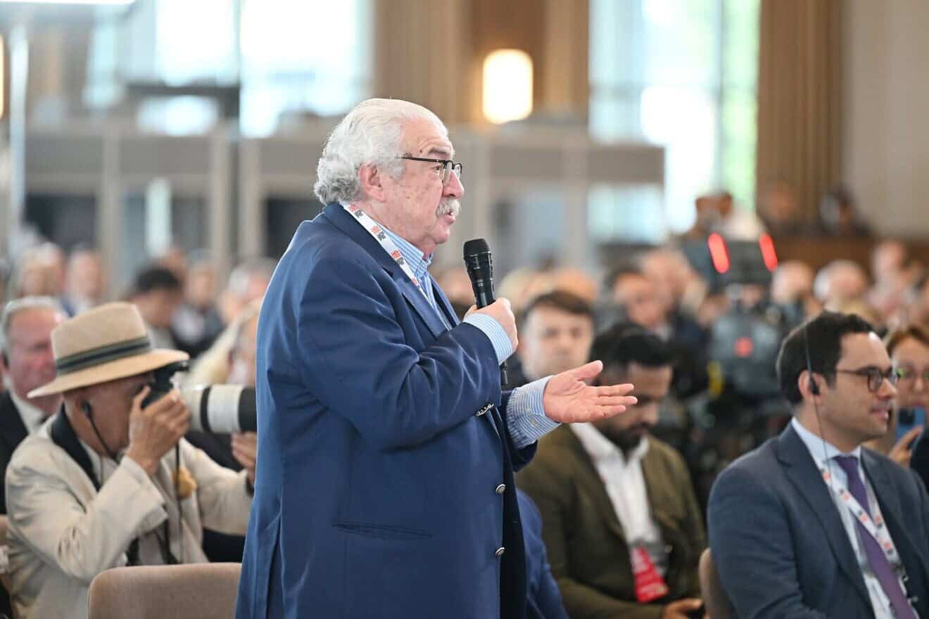 Mikhail Gusman asks Azerbaijani President Ilham Aliyev a question in Khankendi on July 19, 2025. Credit: Courtesy.
