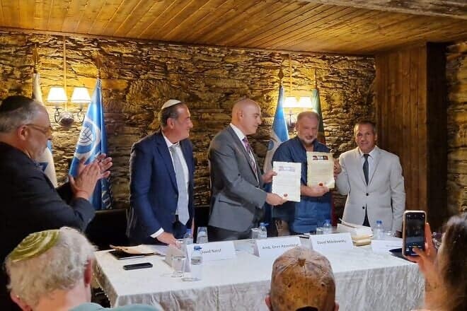 A ceremony honors the memory of Yoni Netanyahu, the commander of Israel’s elite Sayeret Matkal unit who was killed while leading the hostage rescue at Entebbe Airport in Uganda in July 1976. (Courtesy).