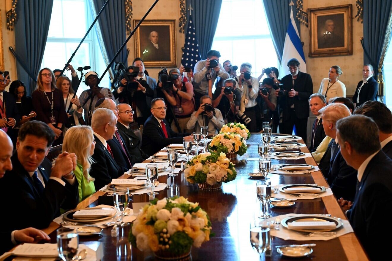 U.S. President Donald Trump, Israeli Prime Minister Benjamin Netanyahu and functionaries from both administrations at a dinner (and press conference) at the White House, Washington, D.C., July 7, 2025. Photo by Avi Ohayon/GPO. U.S. President Donald Trump, Israeli Prime Minister Benjamin Netanyahu and functionaries from both administrations at a dinner (and press conference) at the White House, Washington, D.C., July 7, 2025. Photo by Avi Ohayon/GPO.