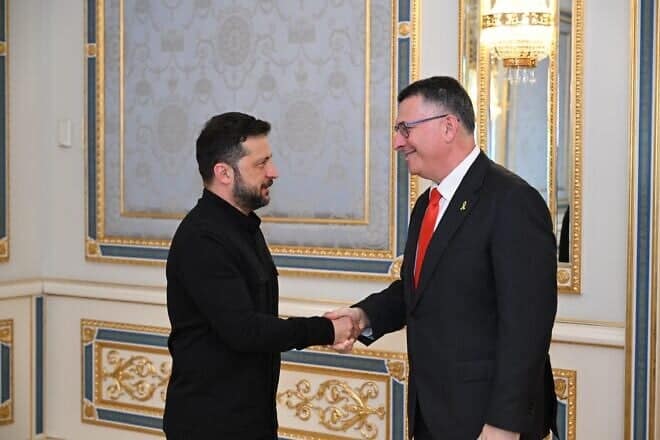 Israeli Foreign Minister Gideon Sa'ar, right, shakes hands with Ukrainian President Voldymyr Zelenskyy in Kyiv, Ukraine on July 23, 2025. Credit: Israeli Foreign Ministry.