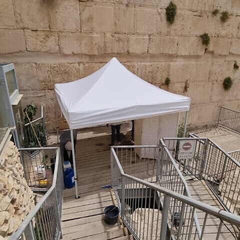 Work to remove graffiti at the "Ezrat Yisrael" egalitarian prayer space of the Western Wall in Jerusalem's Old City, Aug. 11, 2025. Credit: Western Wall Heritage Foundation.