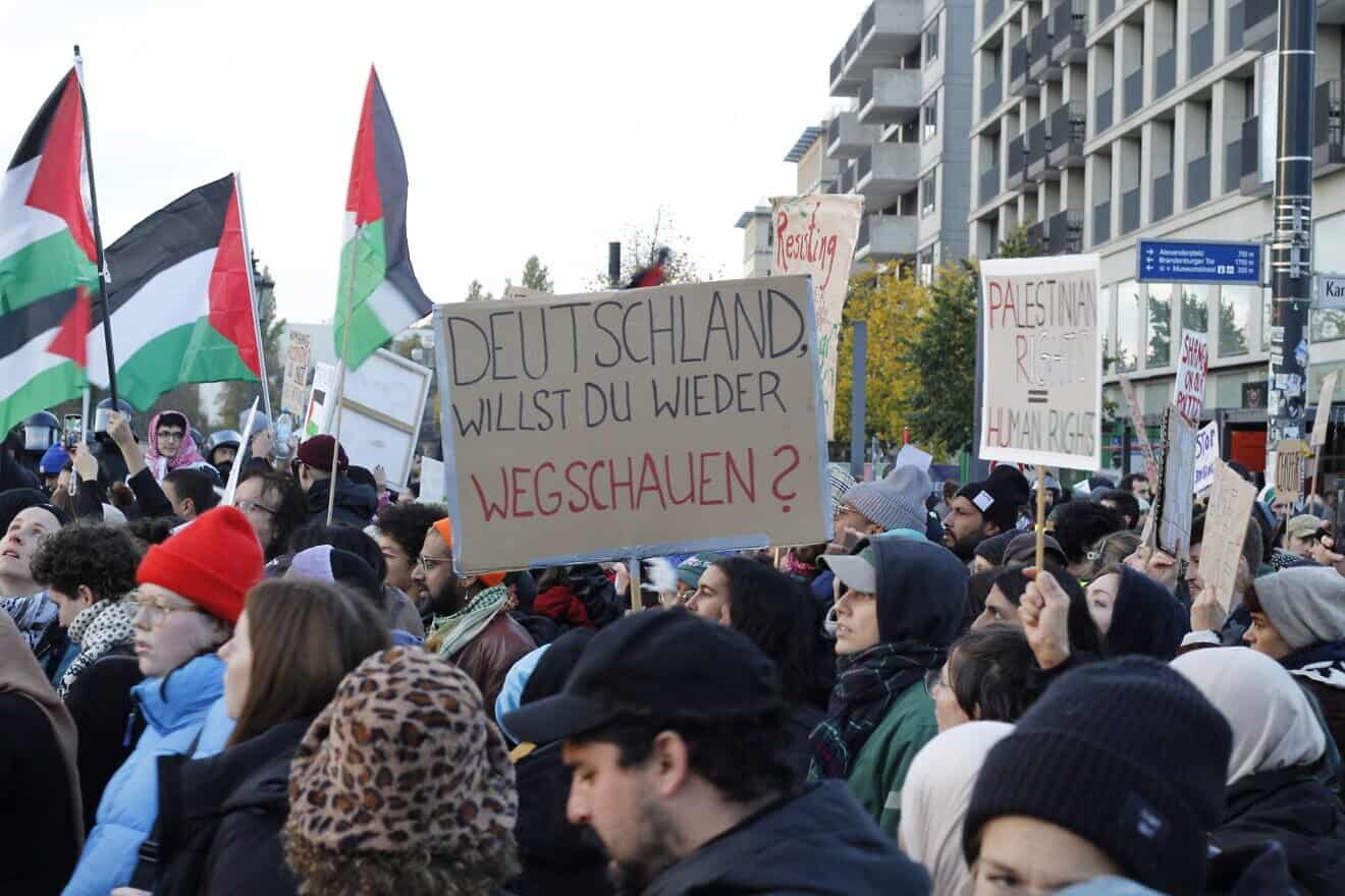A protest to "Free Palestine" is held in Berlin on Nov. 4, 2023. Credit: Streets of Berlin via Wikimedia Commons.