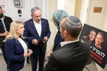 Israeli Prime Minister Benjamin Netanyahu and his wife, Sara Netanyahu, with Mike Johnson, speak with Yaron and Ditsa Or, the parents of hostage Avinatan Or, in Shiloh, Aug. 4, 2025. Photo by Maayan Toaf/GPO.
