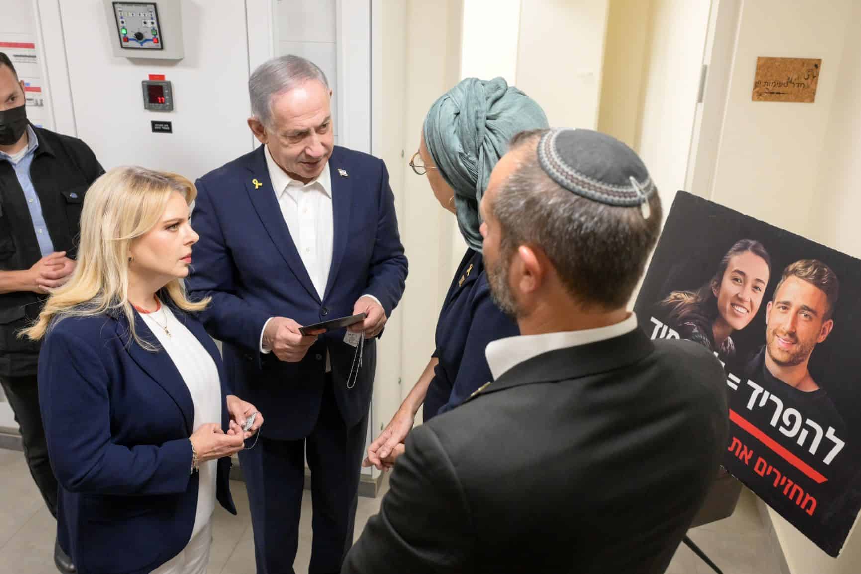 Netanyahus, Mike Johnson in Shilo