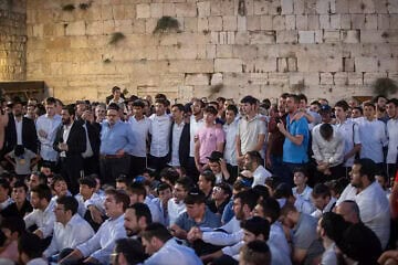 Tisha B'Av at the Western Wall in Jerusalem. Photo by Oren Ben Hakoon.