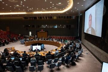 Ramesh Rajasingham (on screen), head and representative of the Office for the Coordination of Humanitarian Affairs in Geneva, briefs members of the U.N. Security Council during an “emergency” meeting called to discuss the Israeli cabinet’s decision to expand military operations inside the Gaza Strip, at the U.N. headquarters in New York City, on Aug. 10, 2025. Credit: Evan Schnieder/U.N. Photo.