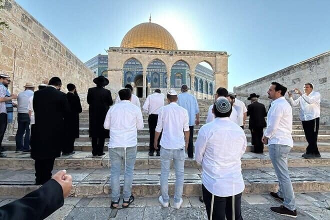 Jews pray at the Temple Mount in Jerusalem, Israel, July 29, 2025. Credit: Rafi Sandler.