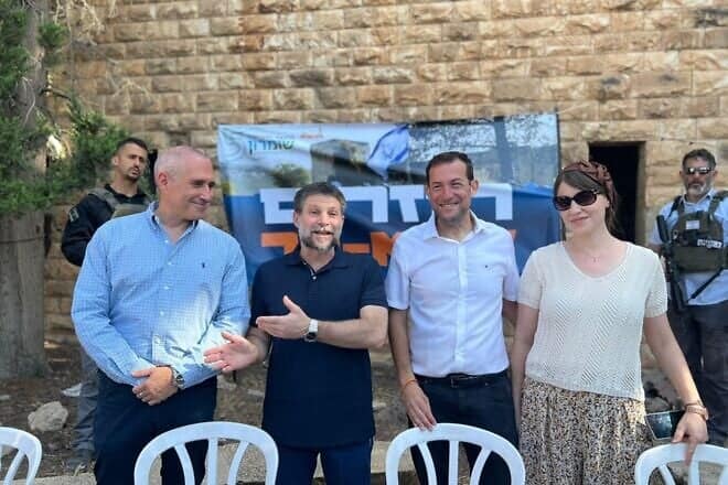 Israeli Finance Minister Bezalel Smotrich and Samaria Regional Council head Yossi Dagan return to the uprooted community of Sa-Nur in northern Samaria alongside evacuees from the area, Aug. 7, 2025. Credit: Samaria Regional Council.