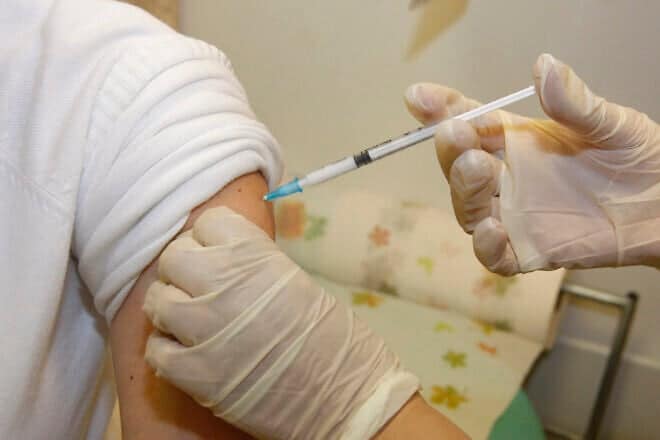 A nurse injects a patient on Dec. 20, 2009. Photo by Miriam Alster/Flash90.