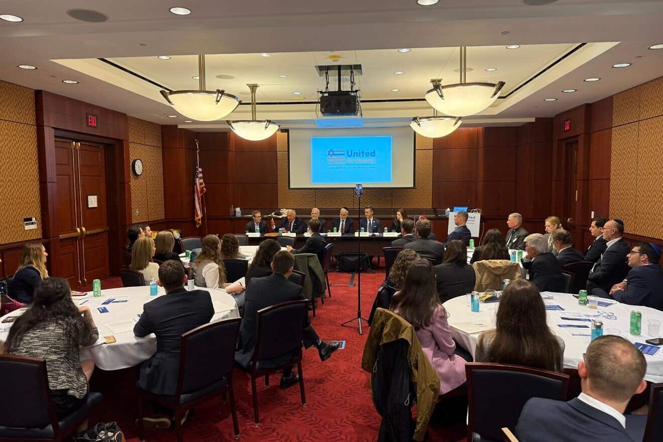 Lawmakers Jewish leaders meet to discuss security concerns ahead of High Holidays