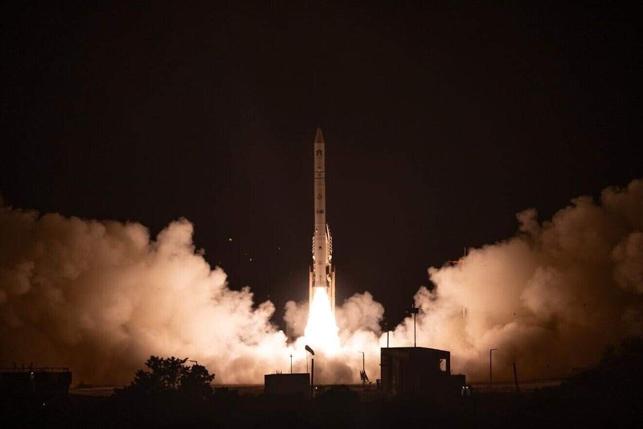 Israel announces $19 million national space R&D lab to accelerate startup  access to orbit - JNS.org