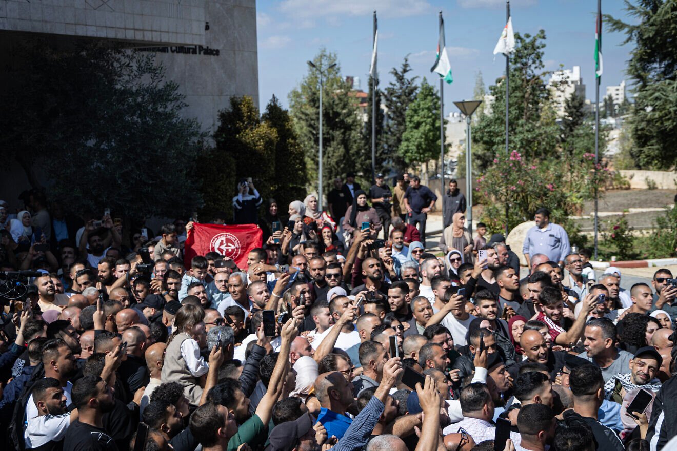 Families and other well-wishers welcome the released Palestinian prisoners returning from Israeli jails on Oct. 13, 2025 in Ramallah, Judea and Samaria. Photo by Faiz Abu Rmeleh/Getty Images.