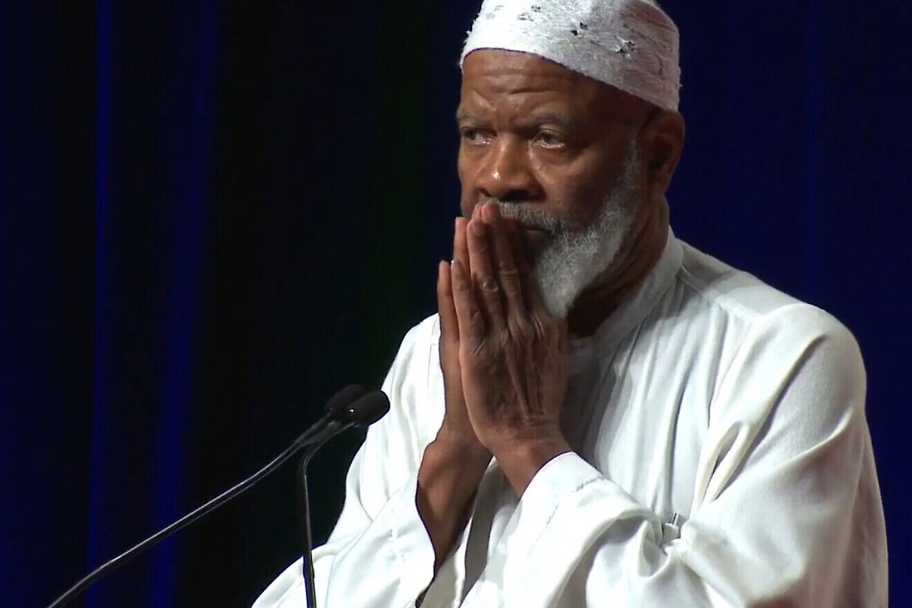 Imam Siraj Wahhaj at ICNA-MAS Convention 2022 in Baltimore, Jan. 30, 2023. Credit: ICNA via Wikimedia Commons. Imam Siraj Wahhaj at ICNA-MAS Convention 2022 in Baltimore, Jan. 30, 2023. Credit: ICNA via Wikimedia Commons.
