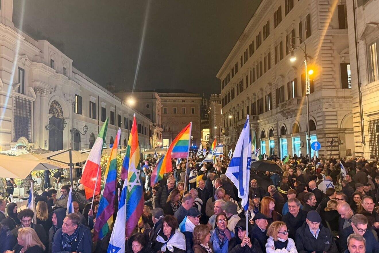 Hundreds of people rallied in Rome against antisemitism on Thursday night. Credit: Il Riformista. Hundreds of people rallied in Rome against antisemitism on Thursday night. Credit: Il Riformista.