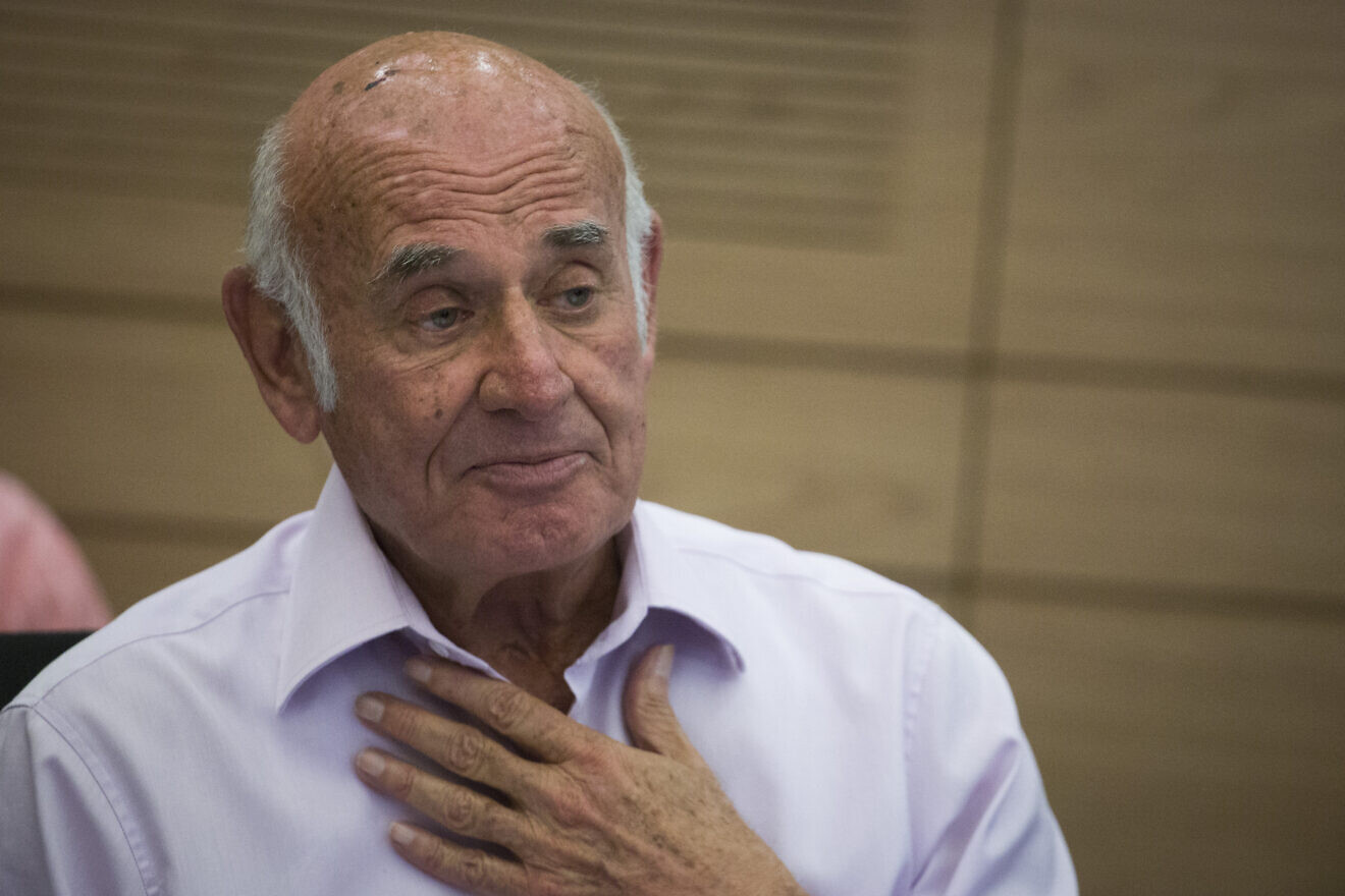 L'ancien directeur du Shin Bet, Yaakov Peri, s'exprime lors d'une réunion de la commission de l'économie de la Knesset à Jérusalem, le 2 août 2016. Photo de Hadas Parush/Flash90.