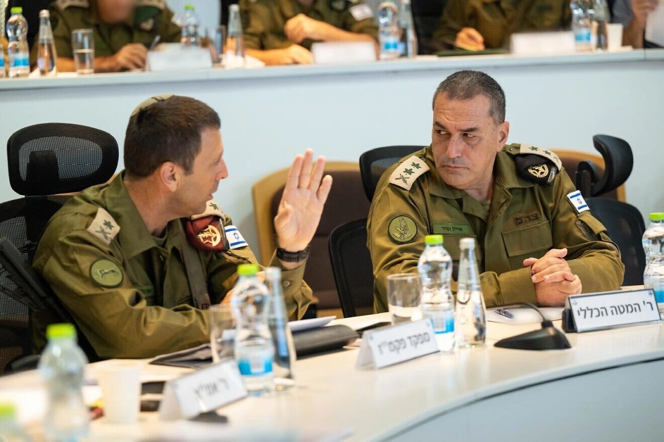 Israel Defense Forces Chief of Staff Lt. Gen. Eyal Zamir (right) and OC IDF Central Command Maj. Gen. Avi Bluth during a meeting at the Central Command headquarters in northern Jerusalem, Oct. 21, 2025. Credit: IDF.