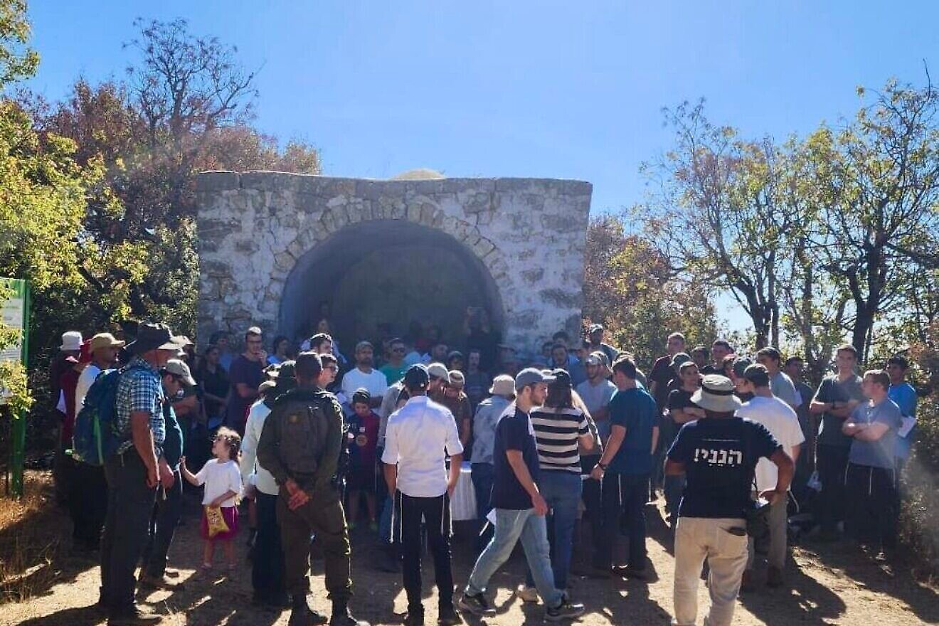 Worshippers and IDF troops atop Mount Betarim, near the Lebanese border, for a Torah reading on Oct. 31, 2025. Source: Kiryat Shmona Hesder Yeshivah/Facebook. Worshippers and IDF troops atop Mount Betarim, near the Lebanese border, for a Torah reading on Oct. 31, 2025. Source: Kiryat Shmona Hesder Yeshivah/Facebook.